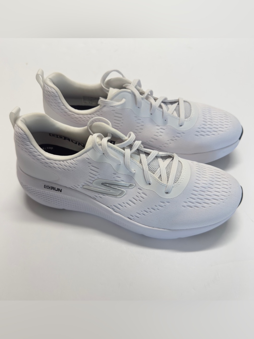 Skechers GO RUN Elevate Women’s Sneakers White Size 9